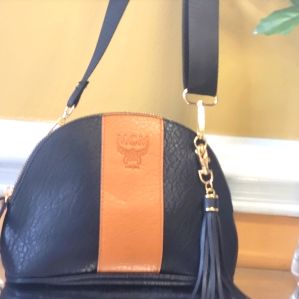 MCM pouch converted in to shoulder bag or cross body - Picture 6 of 16